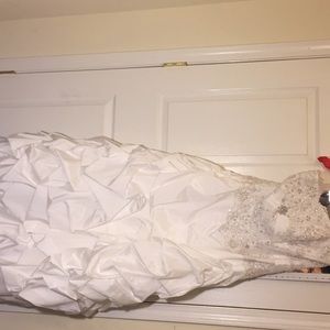 Beautiful white Wedding dress for good price!